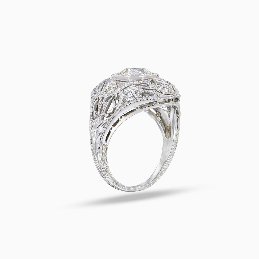 Early Art Deco diamond ring in platinum